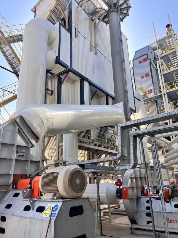 Firmamız tarafından başarıyla tamamlanan endüstriyel fabrika yalıtım projesi.